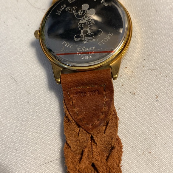 Vintage Disney Pocahontas watch with box - Picture 10 of 11